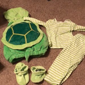 Cute turtle costume 12-18 months great condition